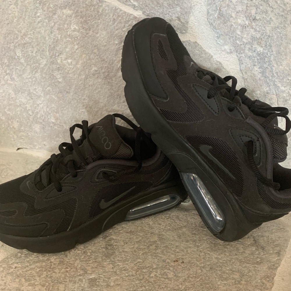 Nike Size 6 Big Boys all black tennis shoes. Like new.